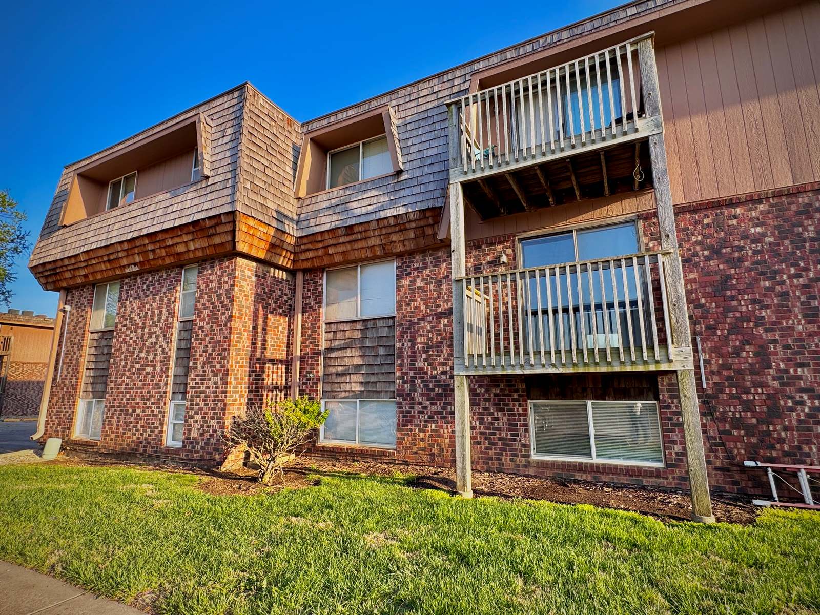 2319 SW Briarwood PLZ, Topeka, KS 66611