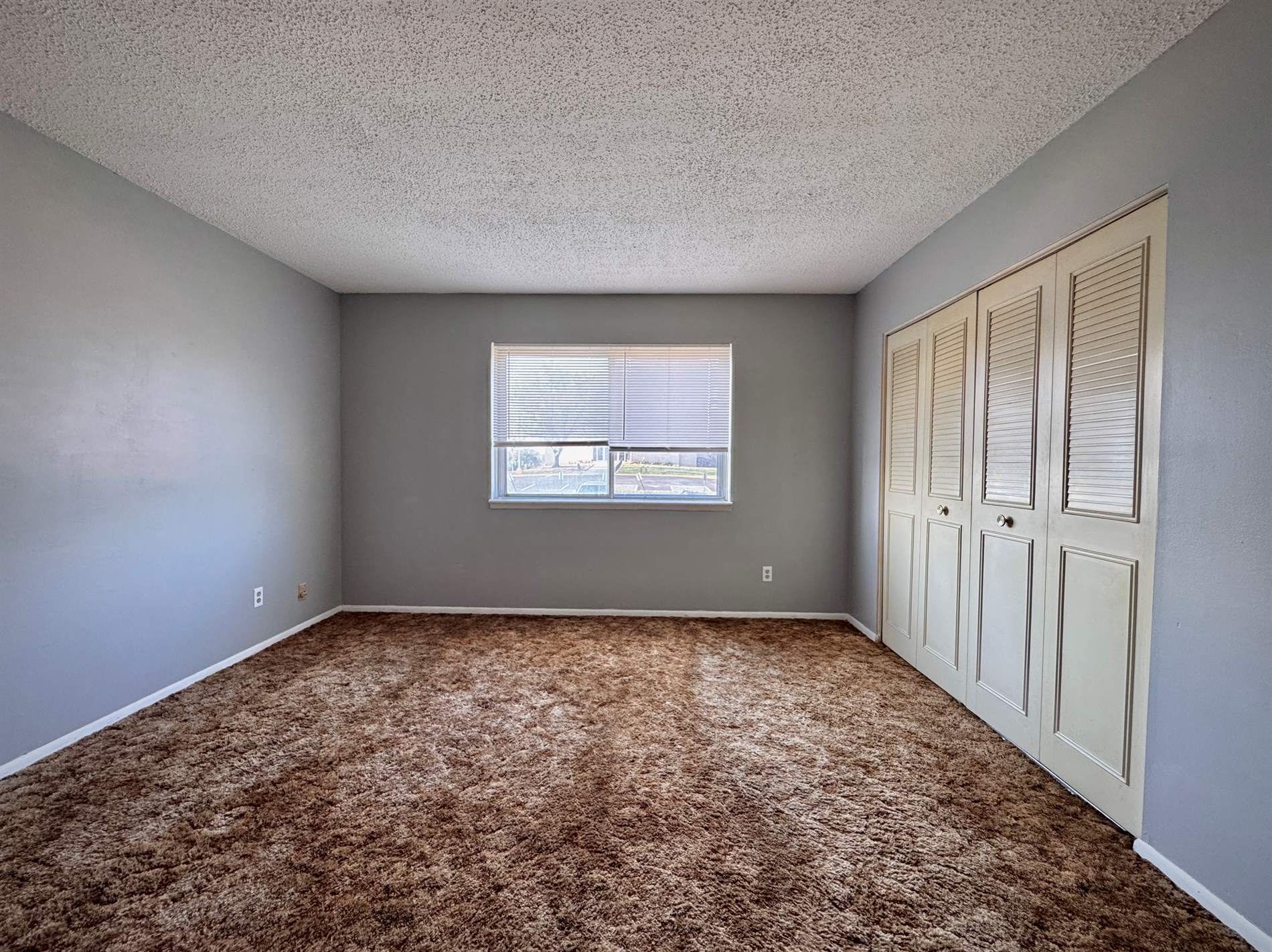 2319 SW Briarwood PLZ, Topeka, KS 66611