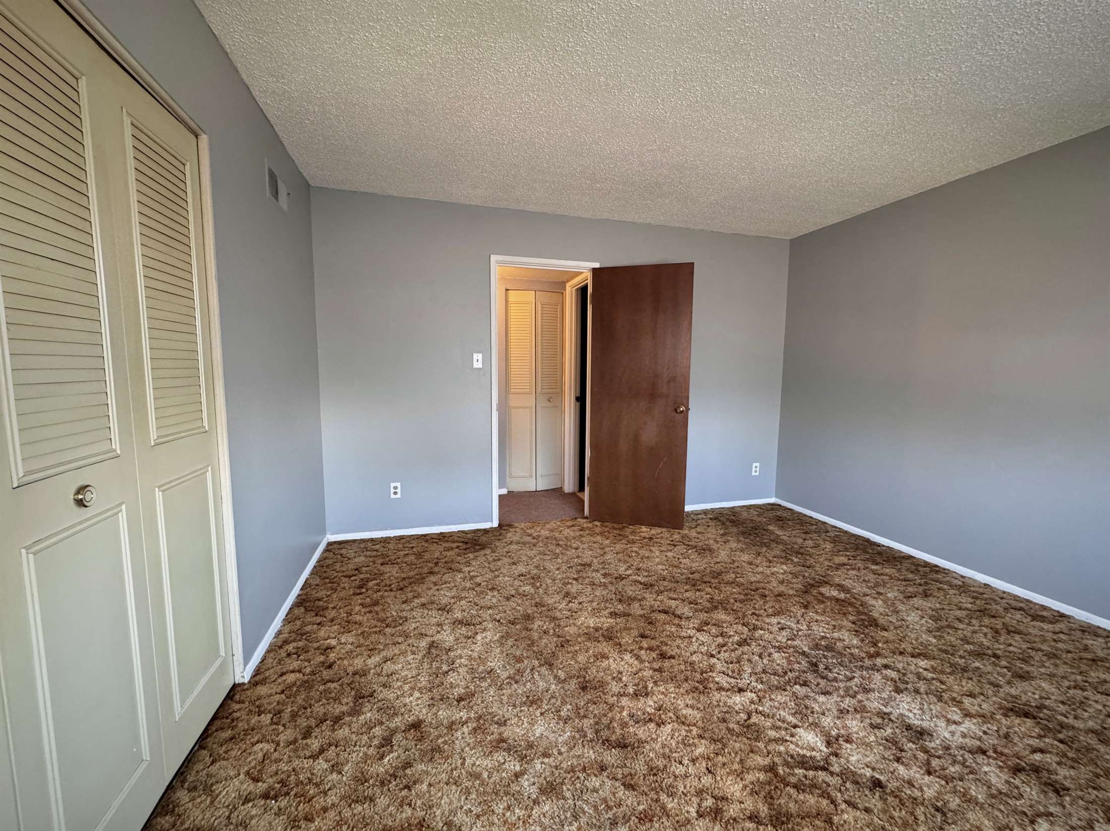 2319 SW Briarwood PLZ, Topeka, KS 66611