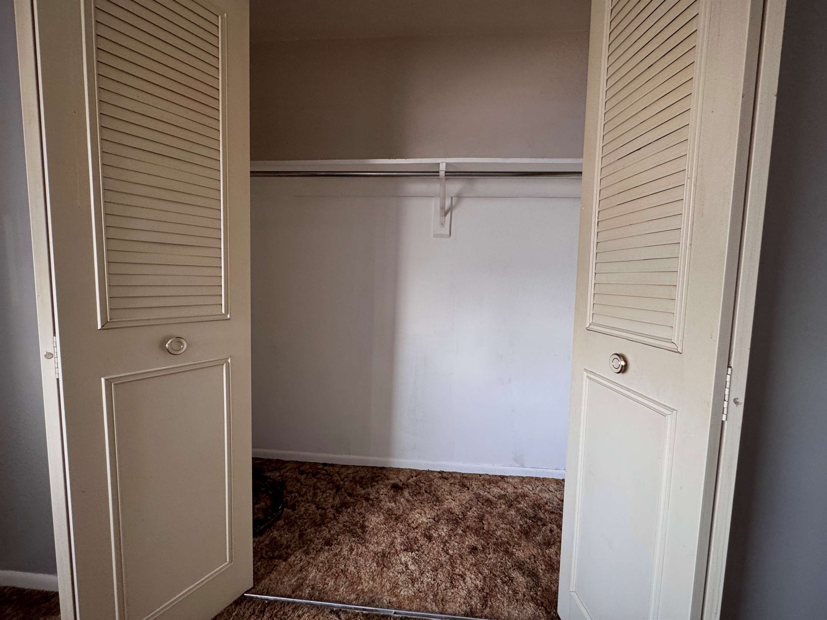 2319 SW Briarwood PLZ, Topeka, KS 66611