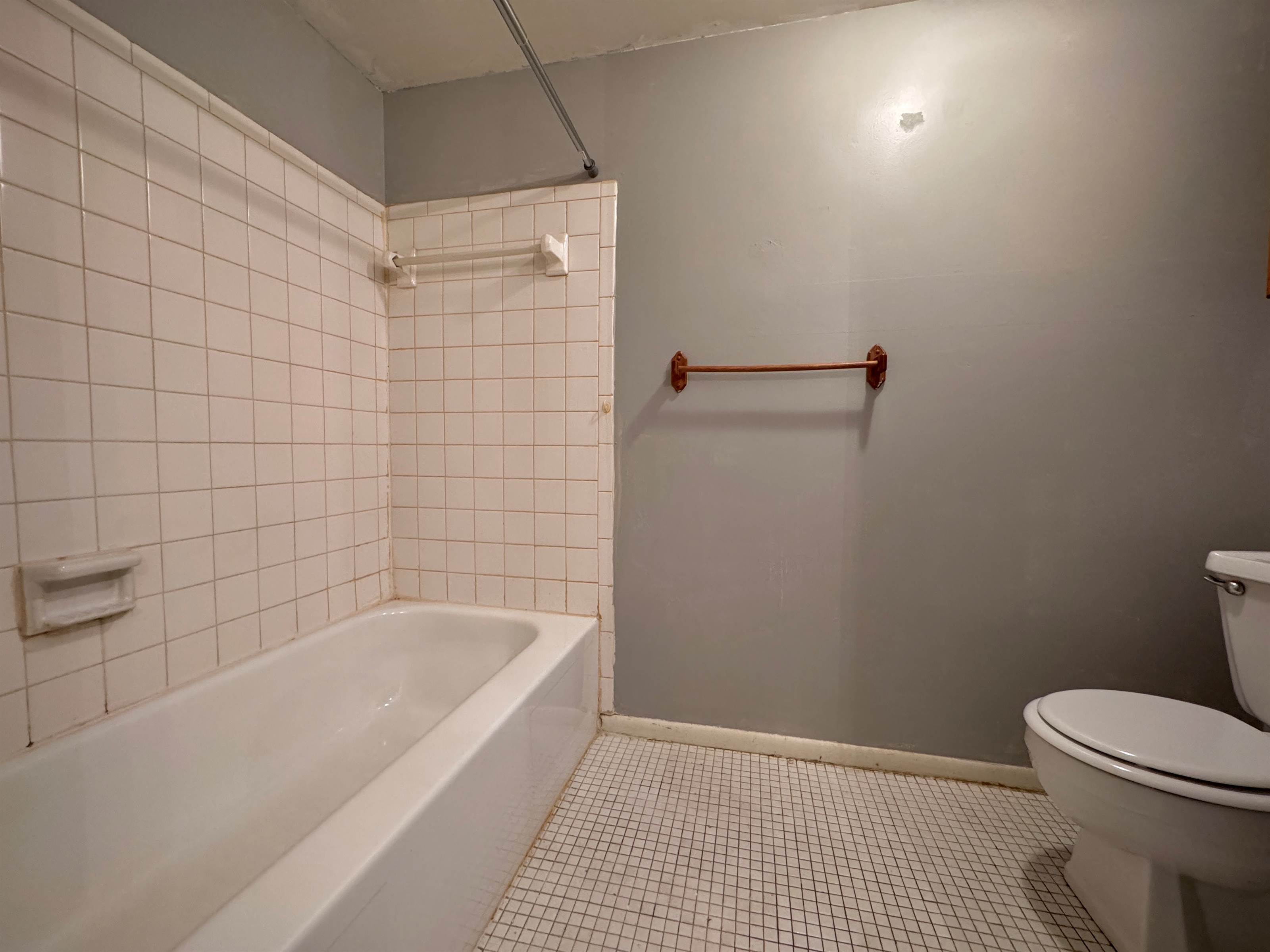 2319 SW Briarwood PLZ, Topeka, KS 66611