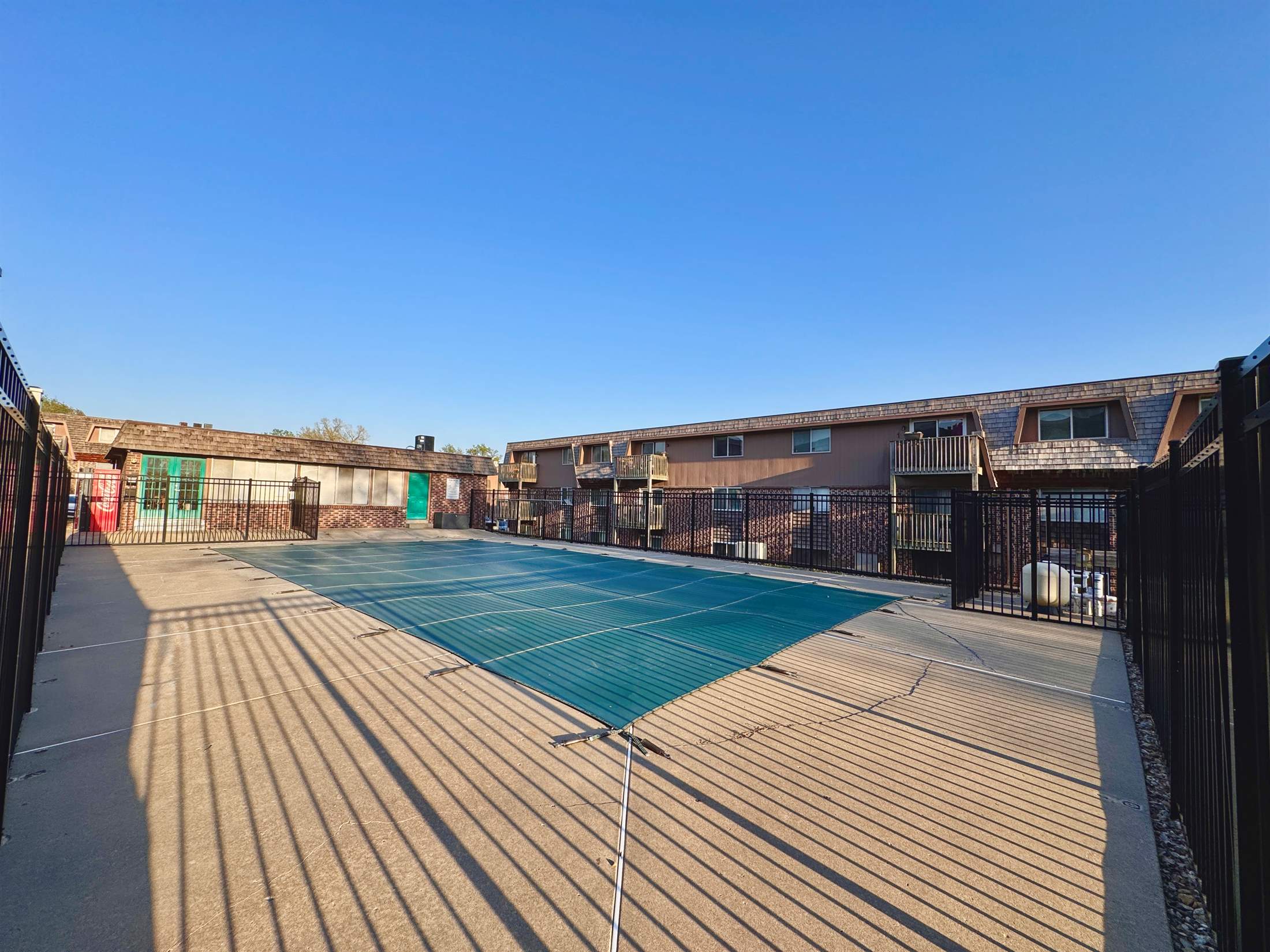 2319 SW Briarwood PLZ, Topeka, KS 66611