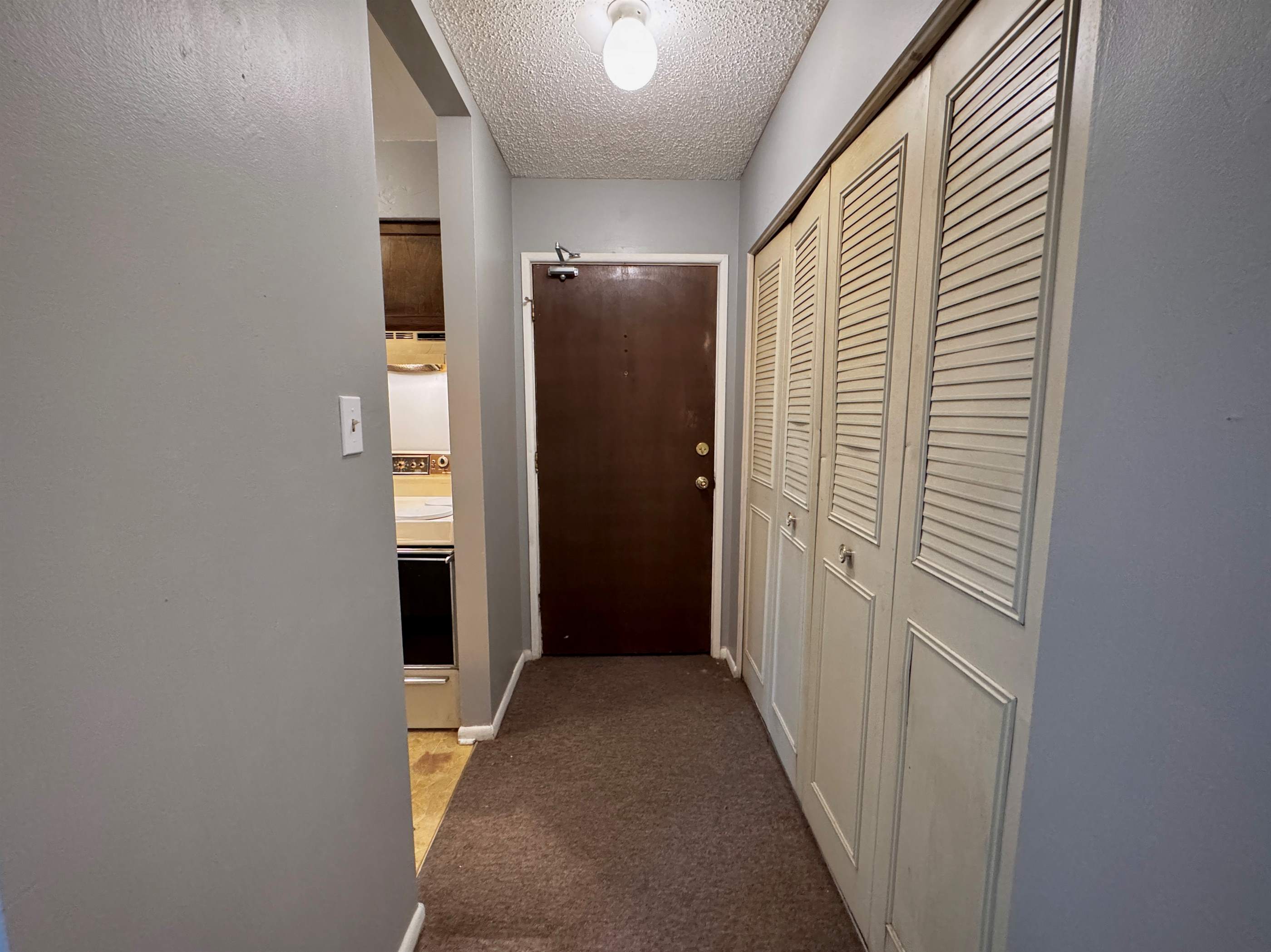 2319 SW Briarwood PLZ, Topeka, KS 66611