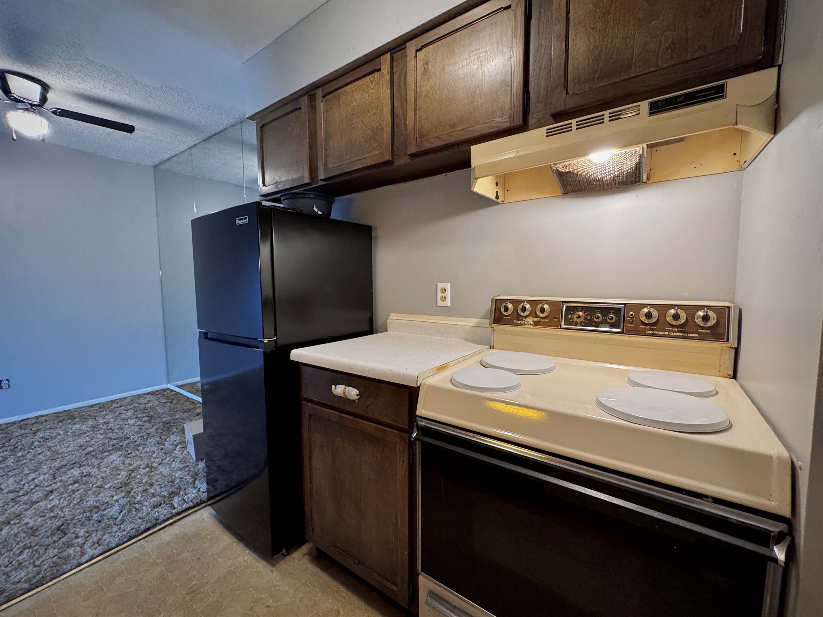 2319 SW Briarwood PLZ, Topeka, KS 66611