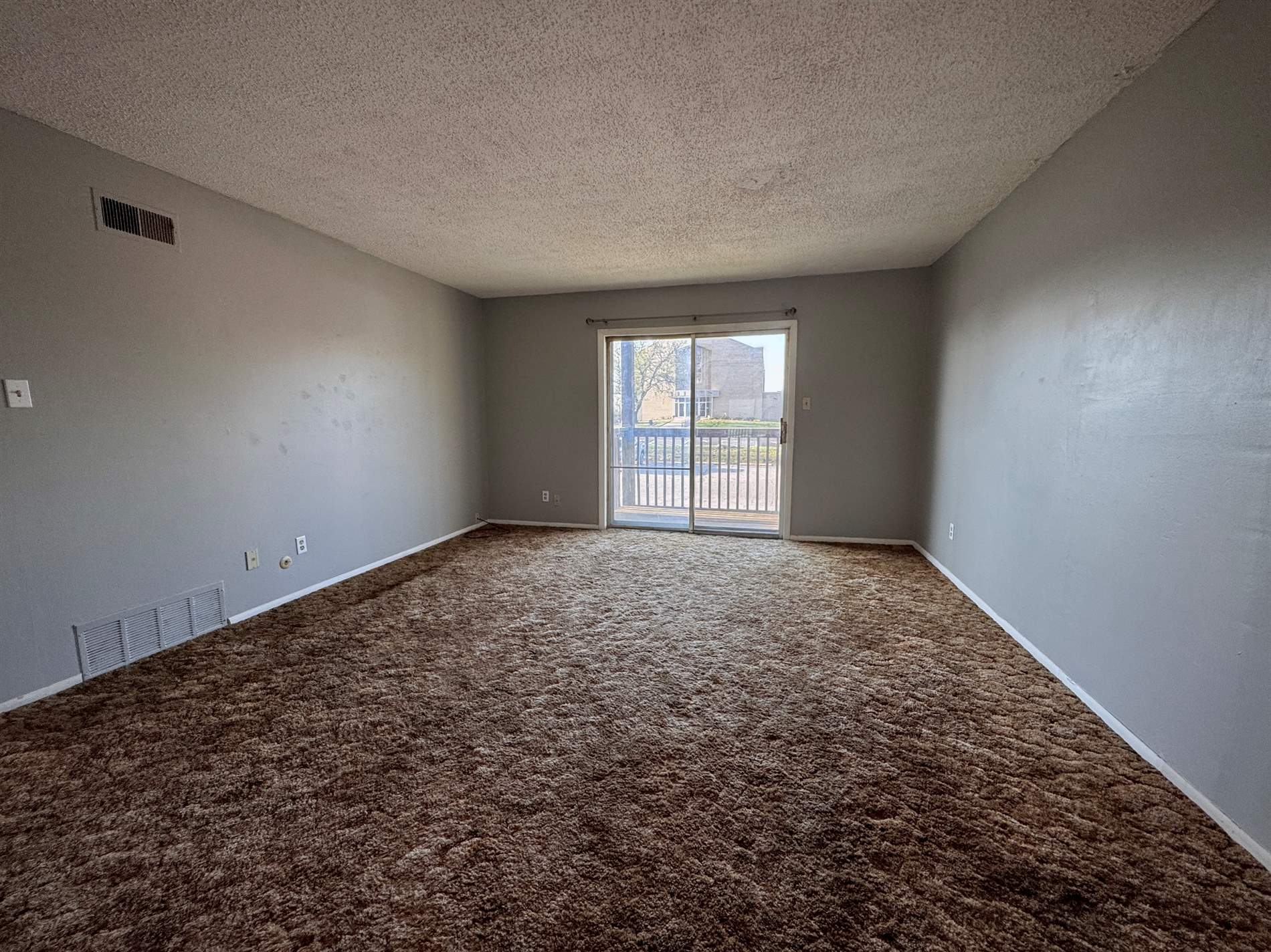 2319 SW Briarwood PLZ, Topeka, KS 66611