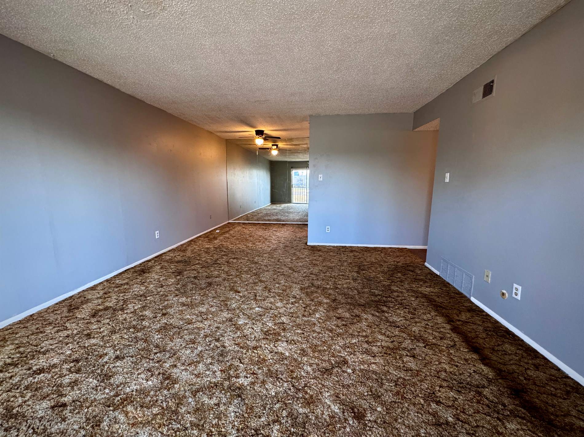 2319 SW Briarwood PLZ, Topeka, KS 66611