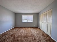 2319 SW Briarwood PLZ, Topeka, KS 66611