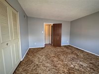 2319 SW Briarwood PLZ, Topeka, KS 66611