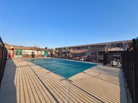 2319 SW Briarwood PLZ, Topeka, KS 66611