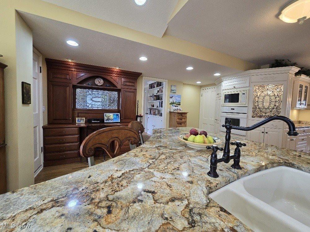 21375 Endsley Avenue, Rocky River, OH 44116