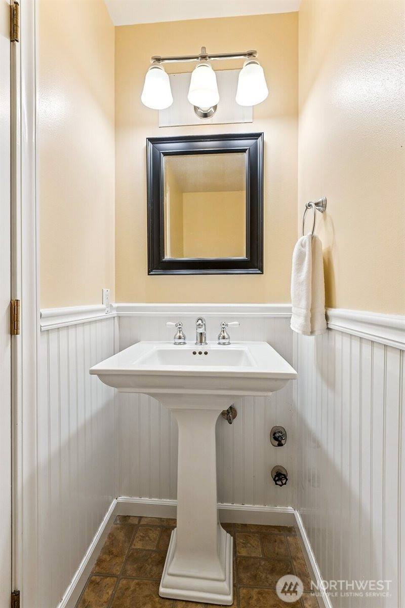 1946 McDonald Avenue, Dupont, WA 98327