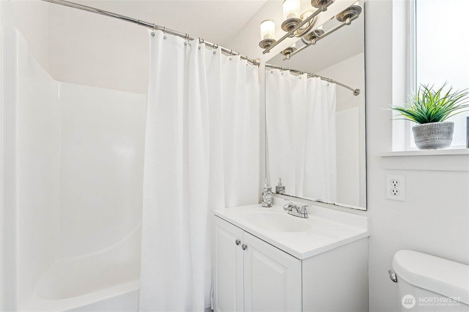 1946 McDonald Avenue, Dupont, WA 98327