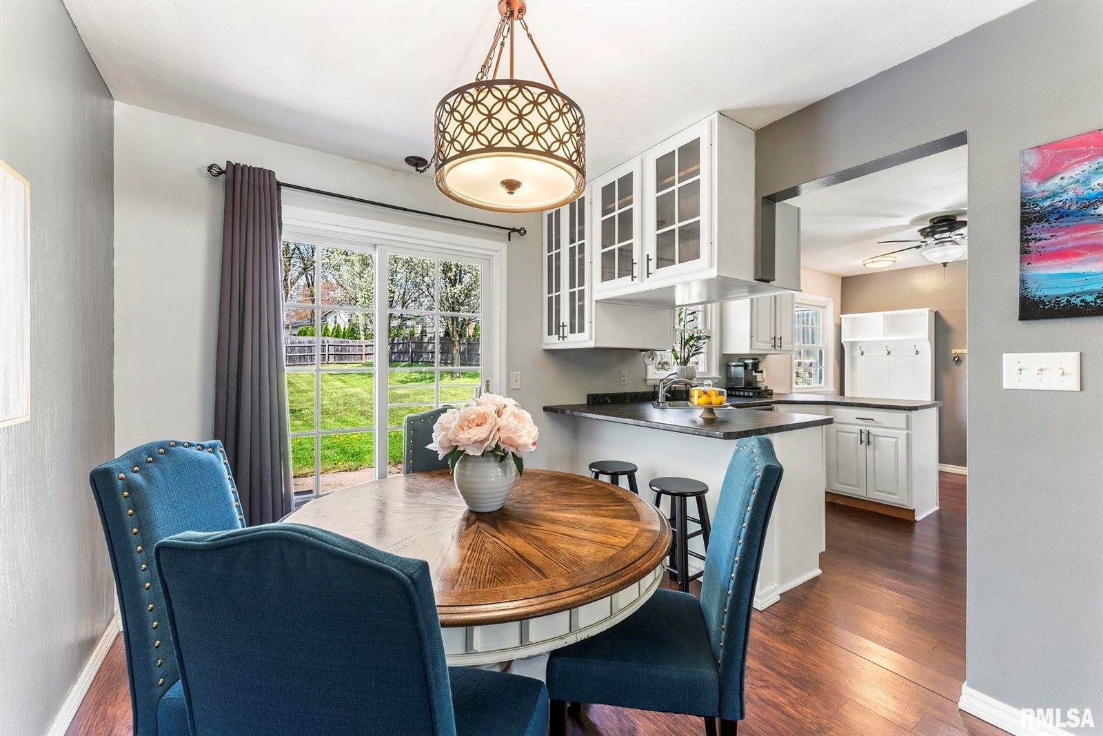 1524 Hickory Lane, Bettendorf, IA 52722