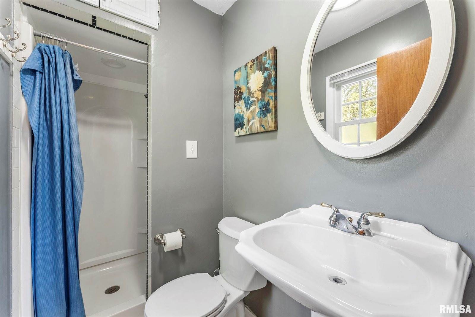 1524 Hickory Lane, Bettendorf, IA 52722