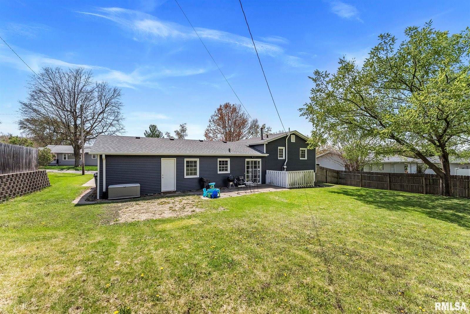 1524 Hickory Lane, Bettendorf, IA 52722