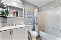 1524 Hickory Lane, Bettendorf, IA 52722