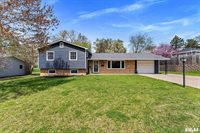 1524 Hickory Lane, Bettendorf, IA 52722