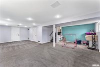 1524 Hickory Lane, Bettendorf, IA 52722