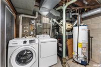 1524 Hickory Lane, Bettendorf, IA 52722