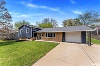 1524 Hickory Lane, Bettendorf, IA 52722