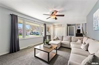 1524 Hickory Lane, Bettendorf, IA 52722