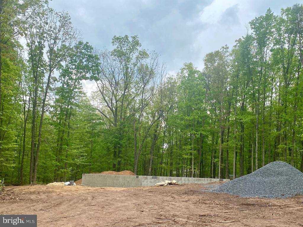 254 Green Oak Lane, Berkeley Springs, WV 25411