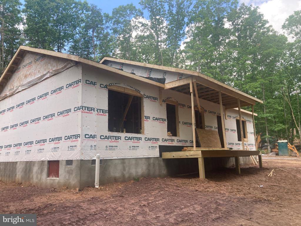 254 Green Oak Lane, Berkeley Springs, WV 25411