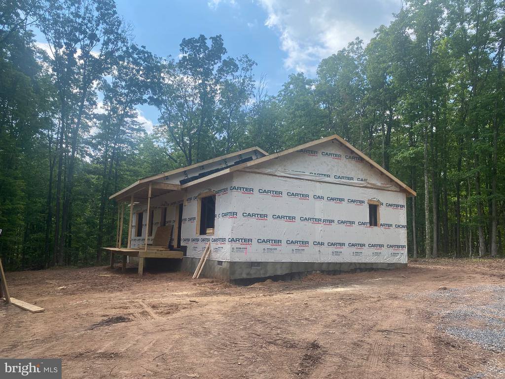 254 Green Oak Lane, Berkeley Springs, WV 25411