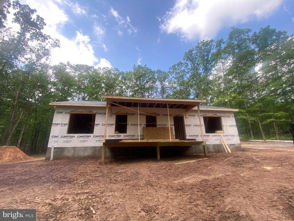 254 Green Oak Lane, Berkeley Springs, WV 25411