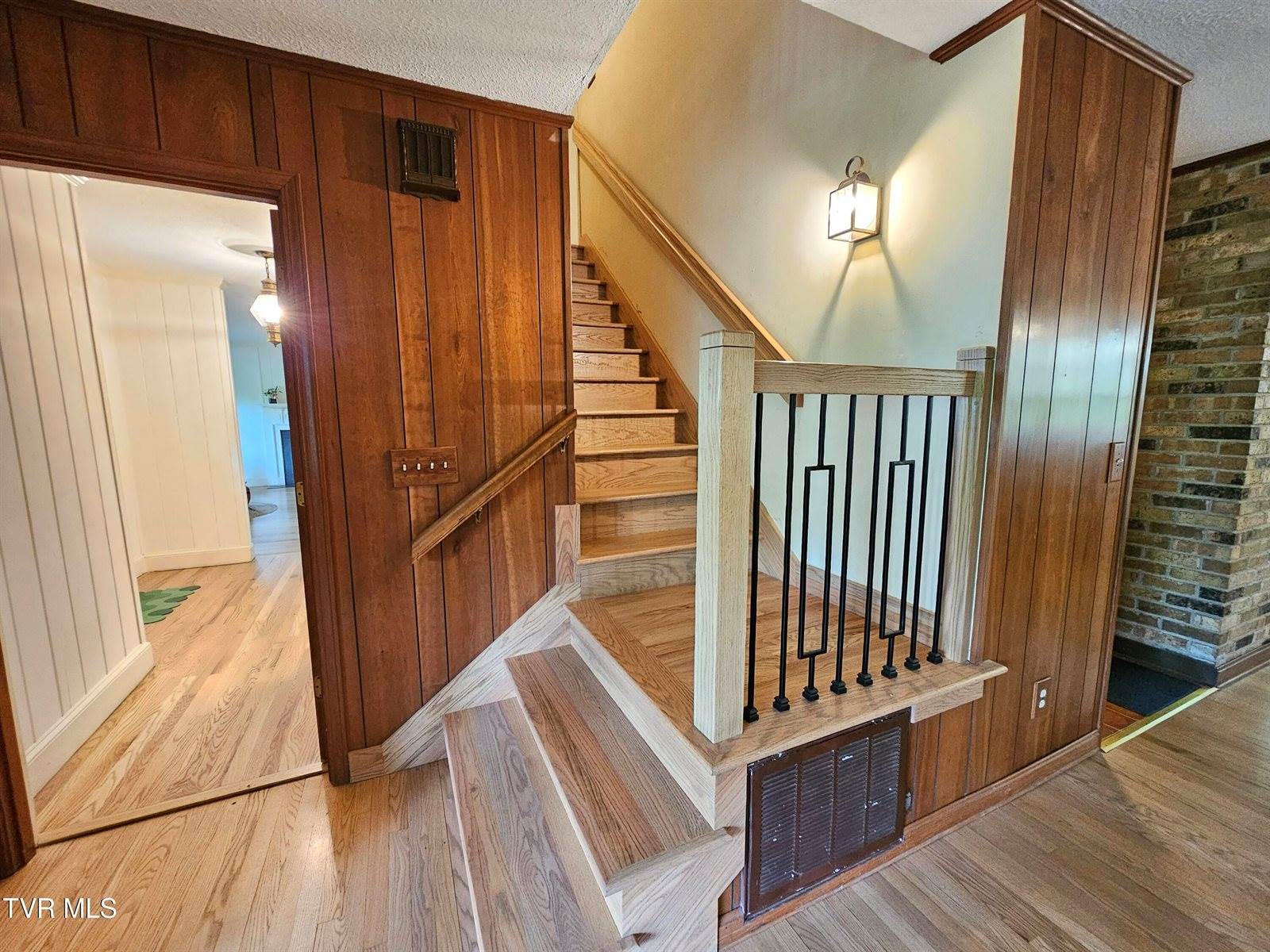 10 Tallapoosa Road, Johnson City, TN 37604