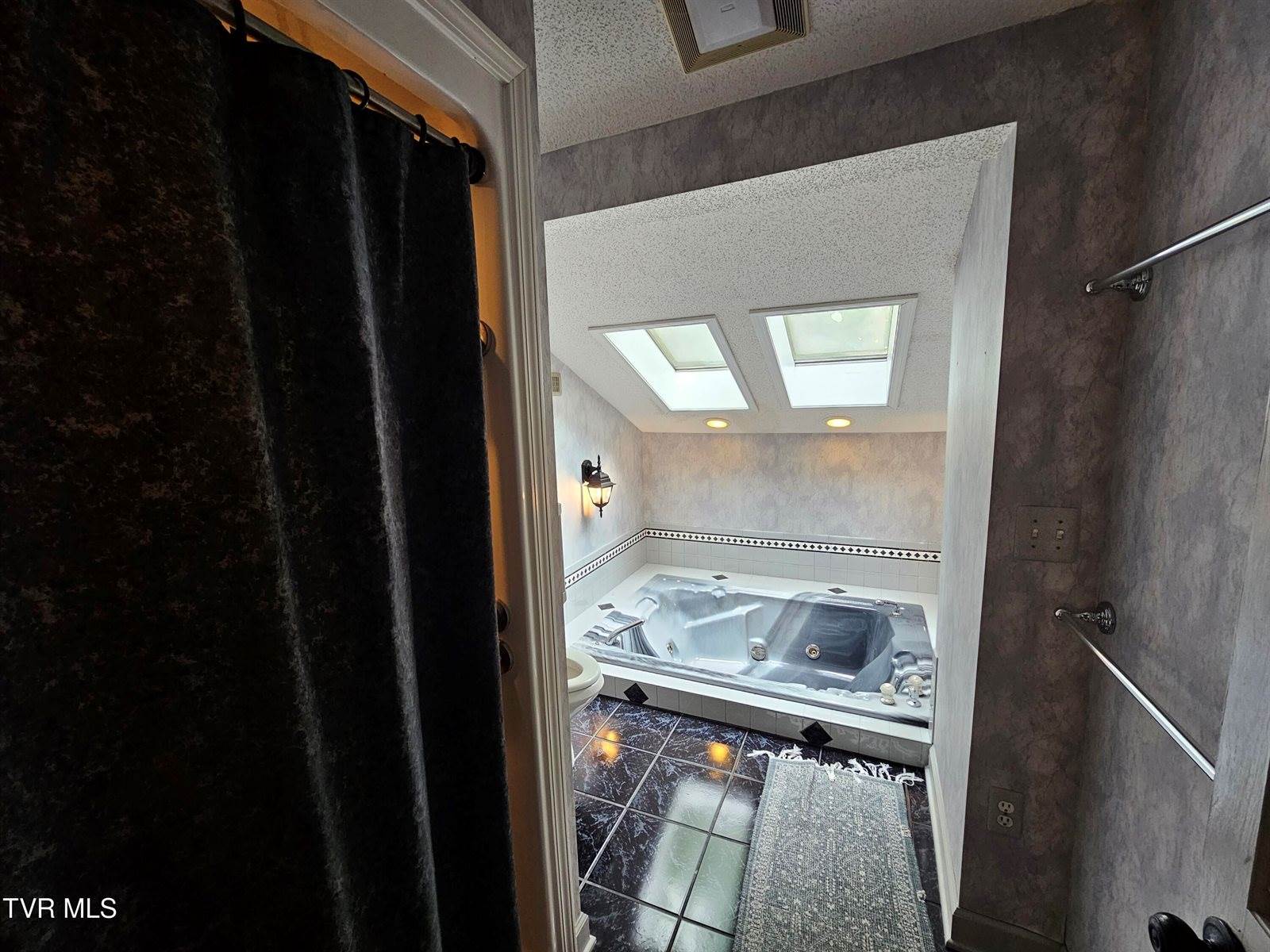 10 Tallapoosa Road, Johnson City, TN 37604