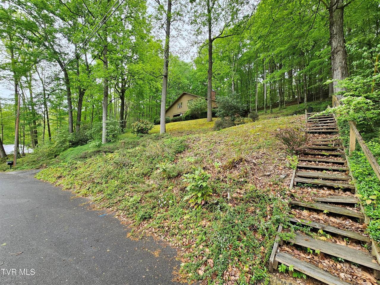 10 Tallapoosa Road, Johnson City, TN 37604