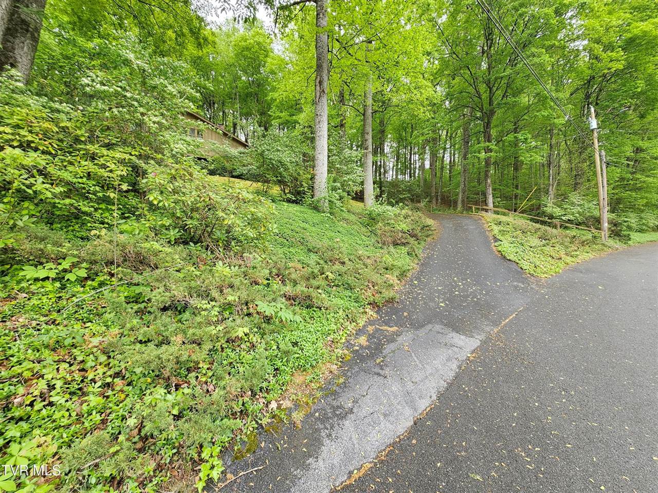 10 Tallapoosa Road, Johnson City, TN 37604