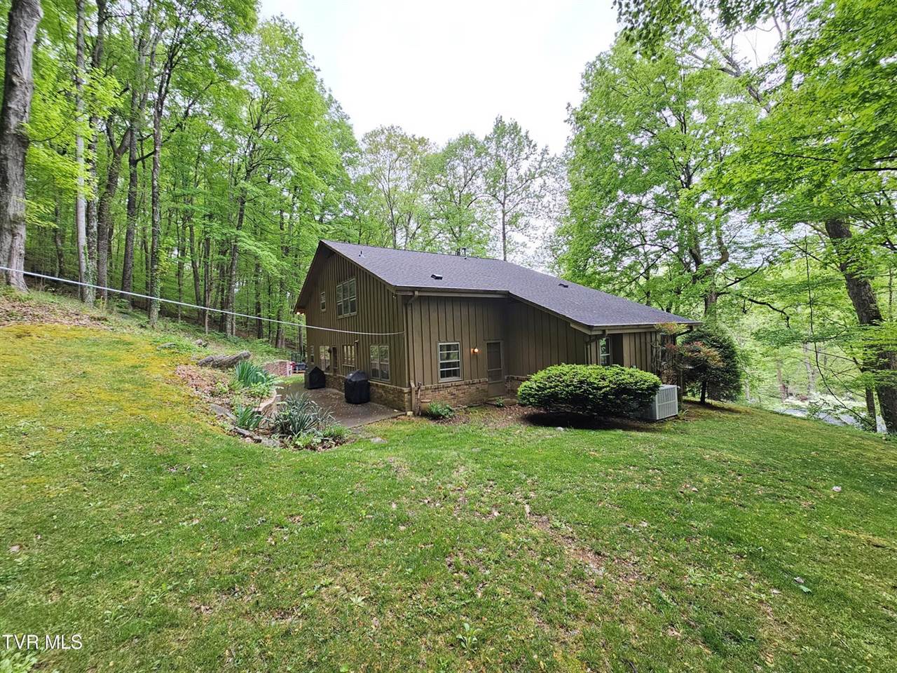 10 Tallapoosa Road, Johnson City, TN 37604