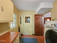 10 Tallapoosa Road, Johnson City, TN 37604