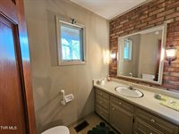 10 Tallapoosa Road, Johnson City, TN 37604