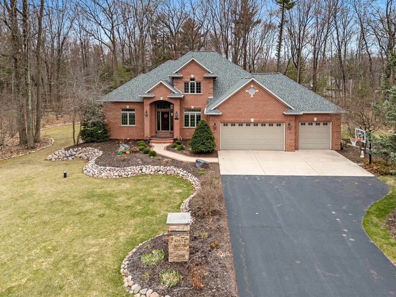 4265 Rose Haven Court, Green Bay, WI 54313