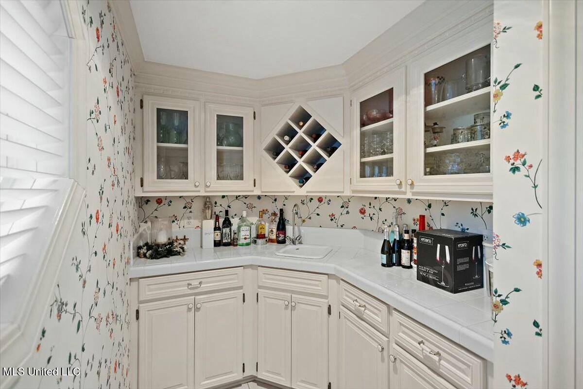 1003 Country Place Drive, Pearl, MS 39208