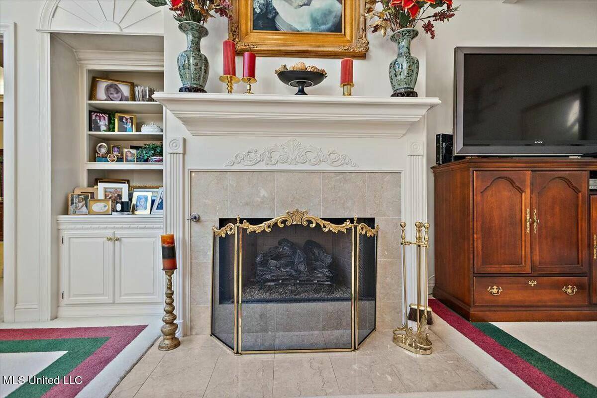 1003 Country Place Drive, Pearl, MS 39208