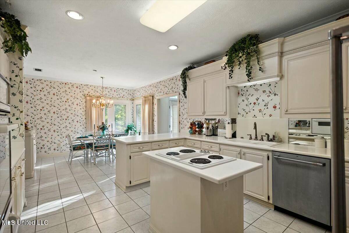 1003 Country Place Drive, Pearl, MS 39208