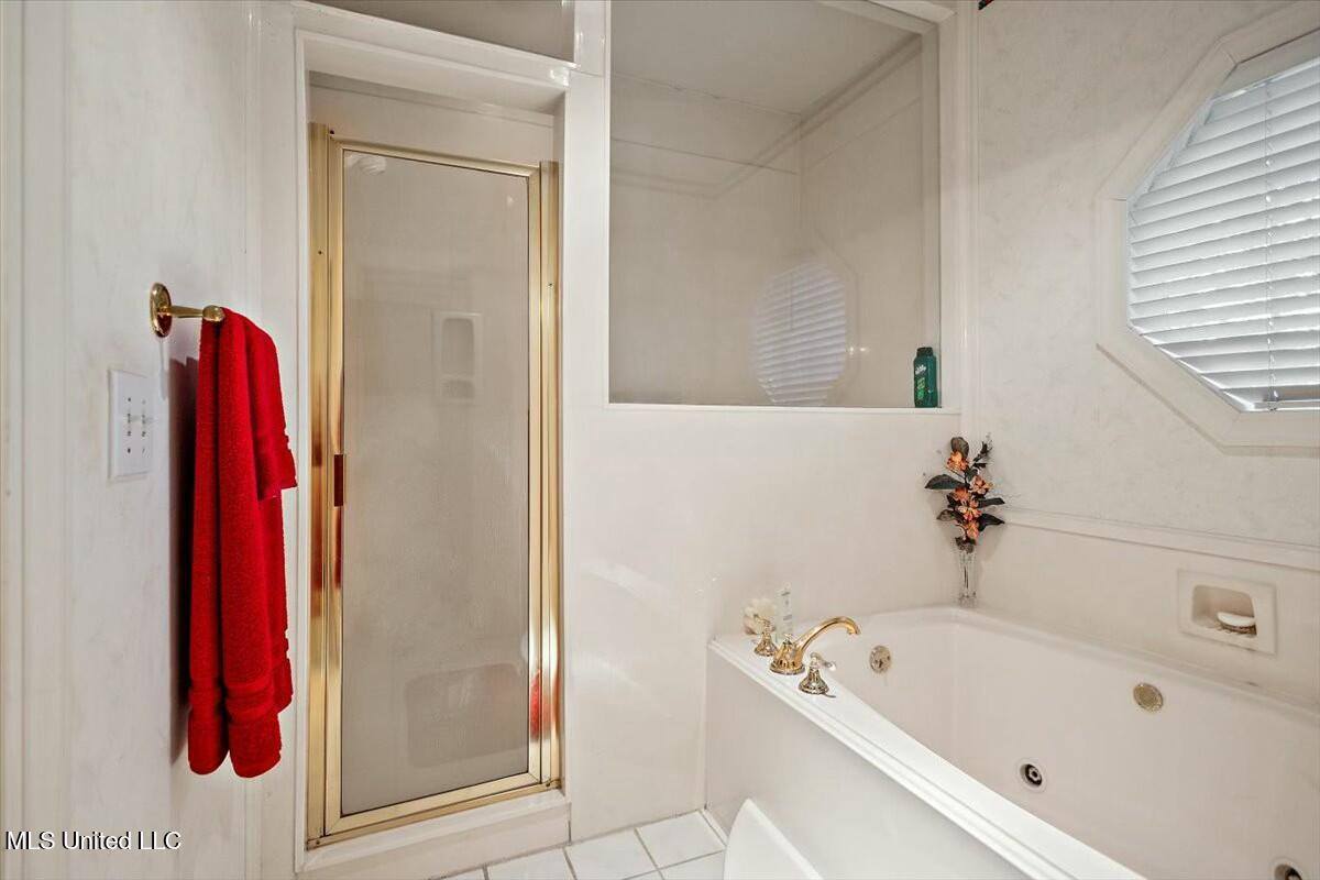 1003 Country Place Drive, Pearl, MS 39208