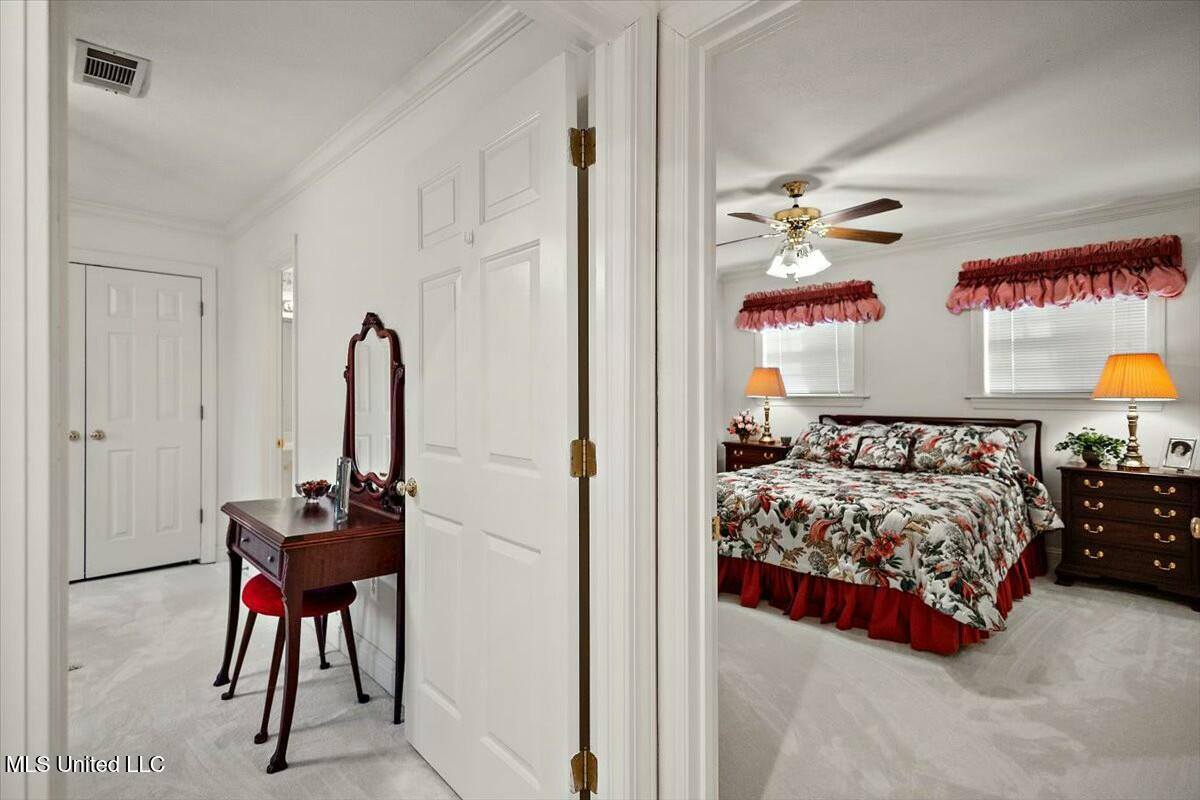 1003 Country Place Drive, Pearl, MS 39208