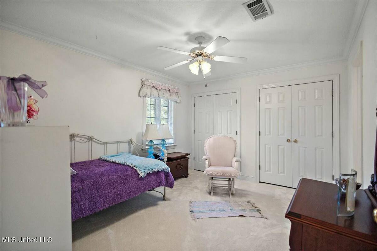 1003 Country Place Drive, Pearl, MS 39208