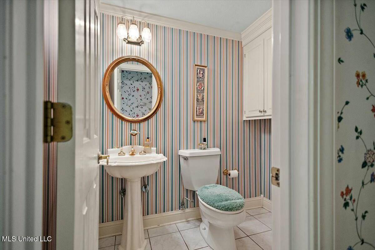 1003 Country Place Drive, Pearl, MS 39208