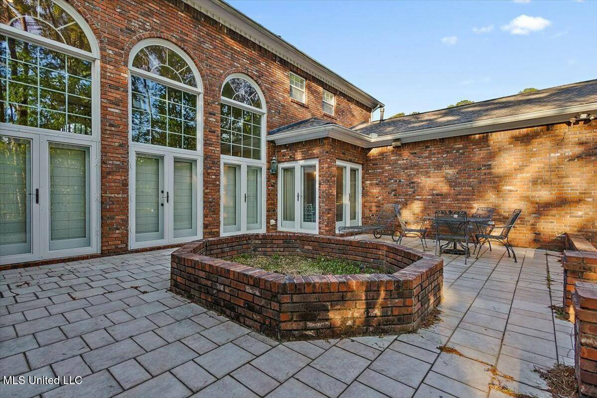 1003 Country Place Drive, Pearl, MS 39208