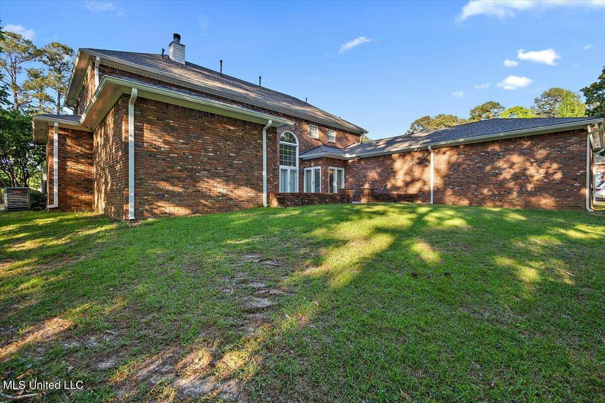 1003 Country Place Drive, Pearl, MS 39208