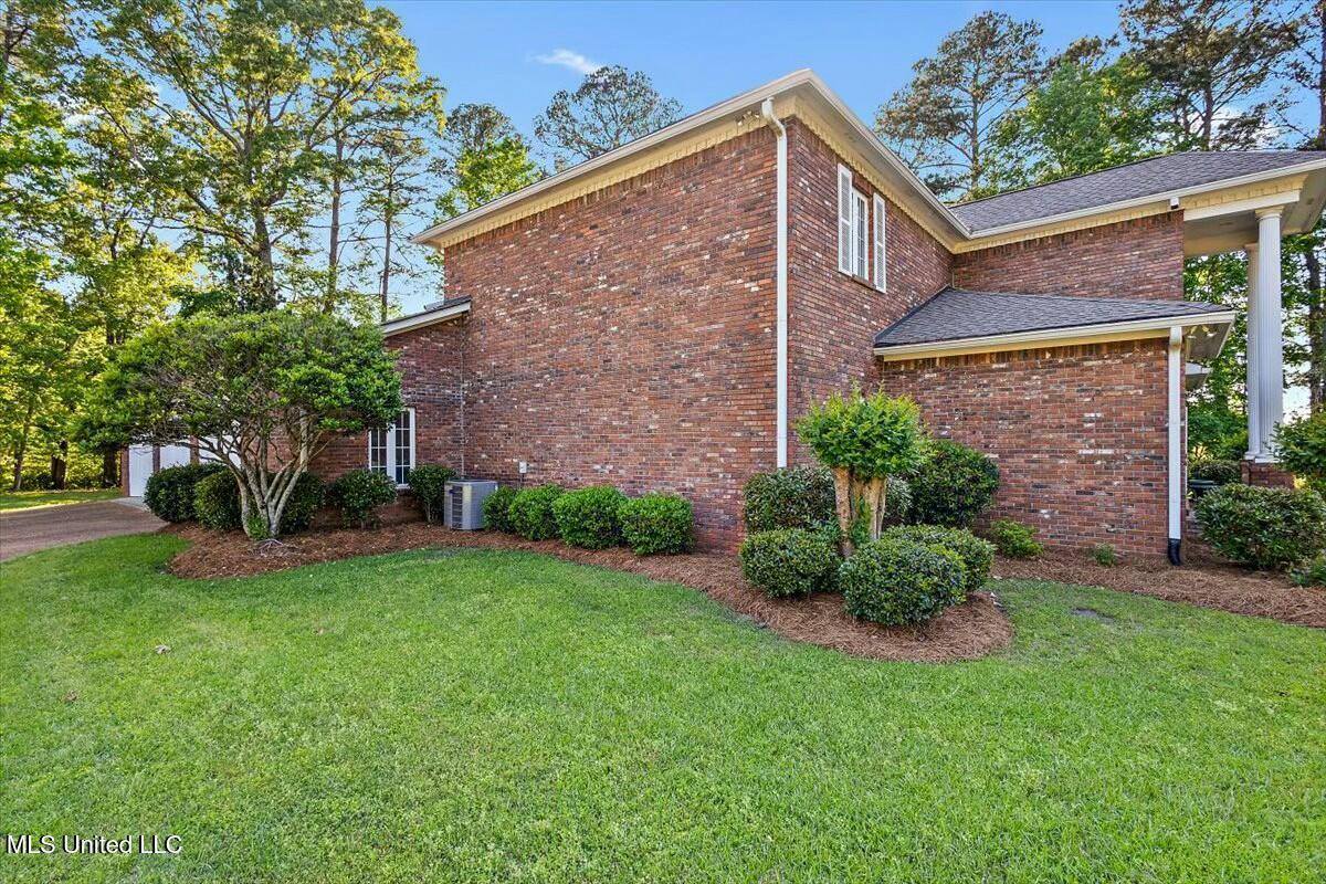 1003 Country Place Drive, Pearl, MS 39208