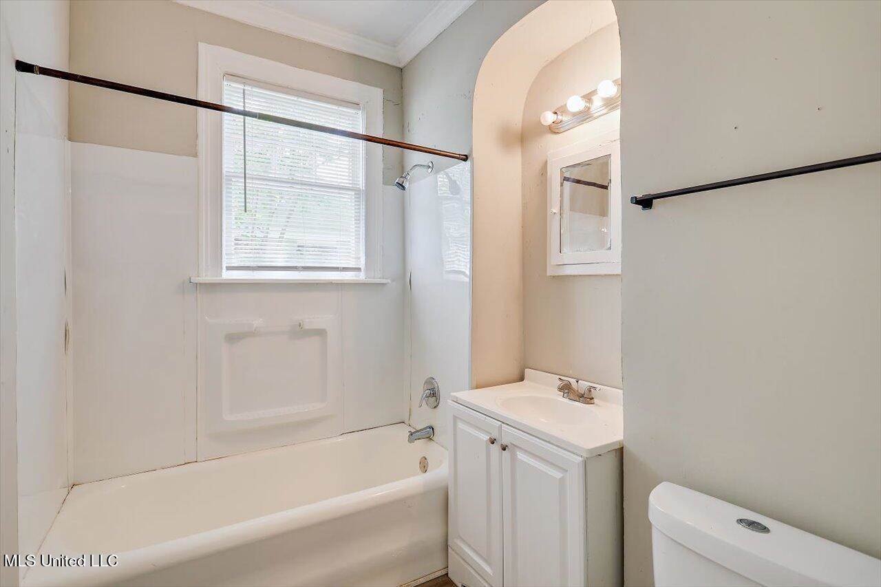 4067 North State Street, Jackson, MS 39206