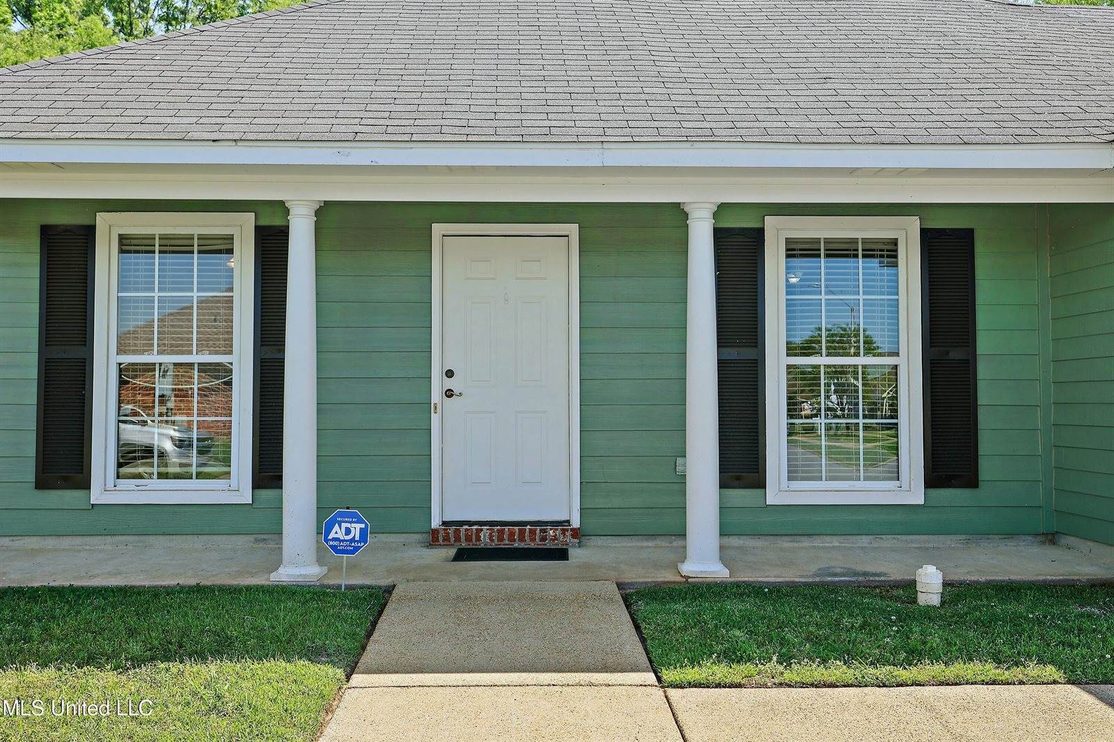 132 Cedar Spring Circle, Pearl, MS 39208