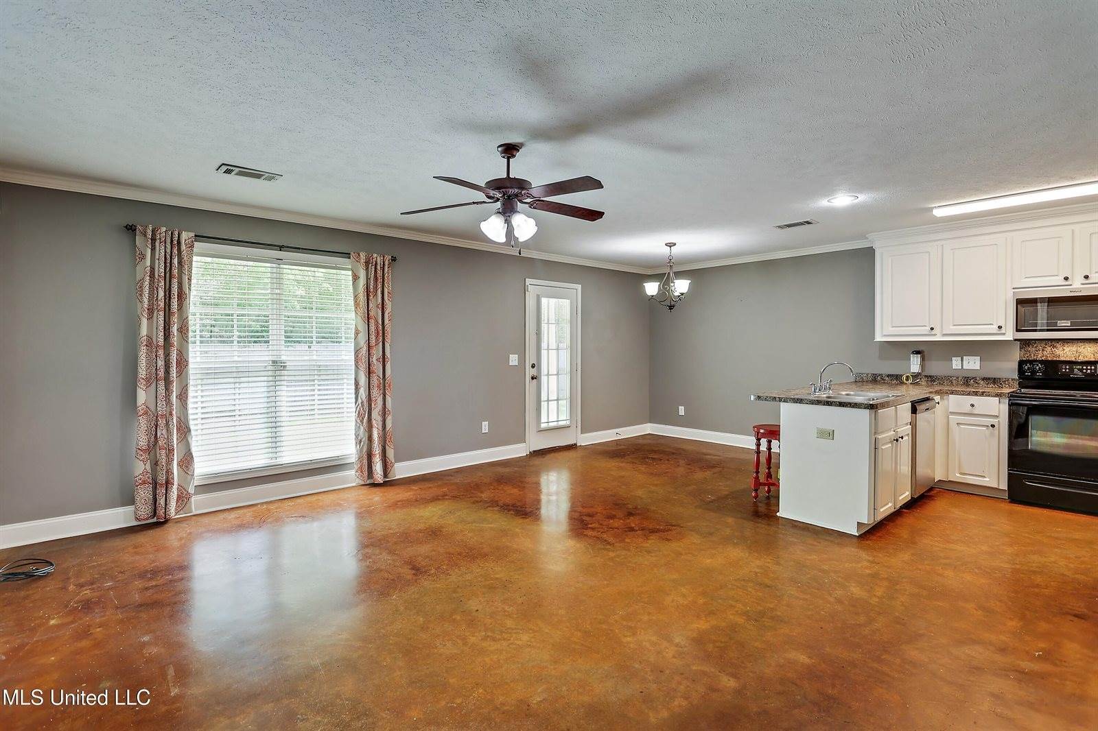 132 Cedar Spring Circle, Pearl, MS 39208